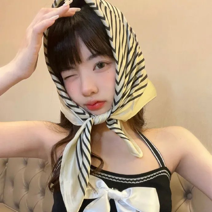 歌手是谁海报
